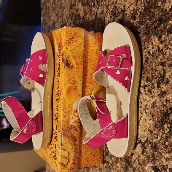 Sandals - Picture 2 of 6